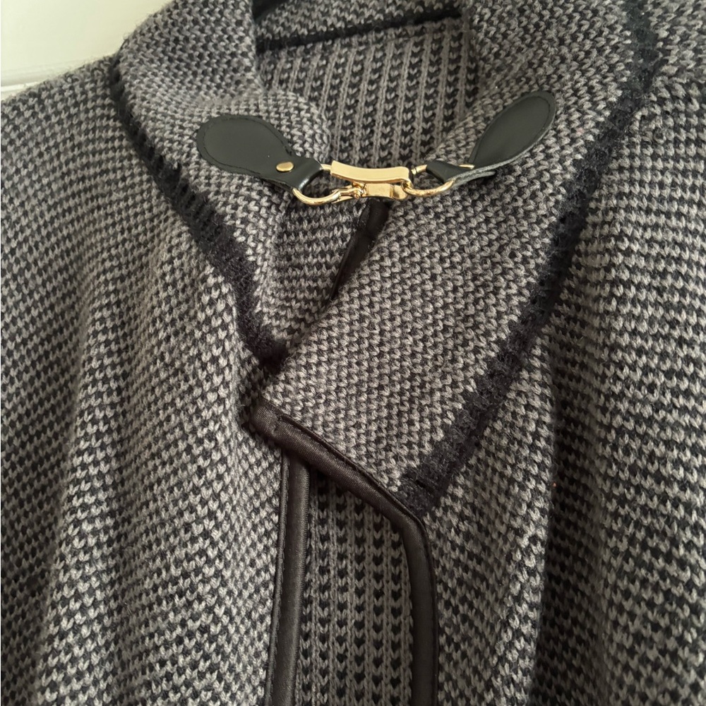 Chic Gray Houndstooth Coat with Gold Clasp